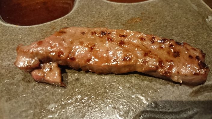 特選えり肉焼いた