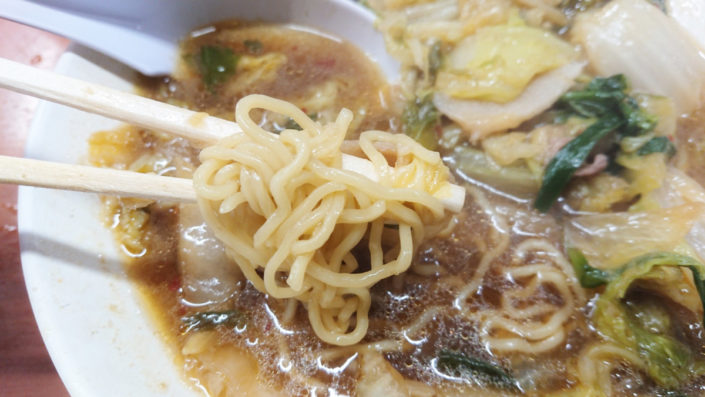 彩華ラーメンの麺