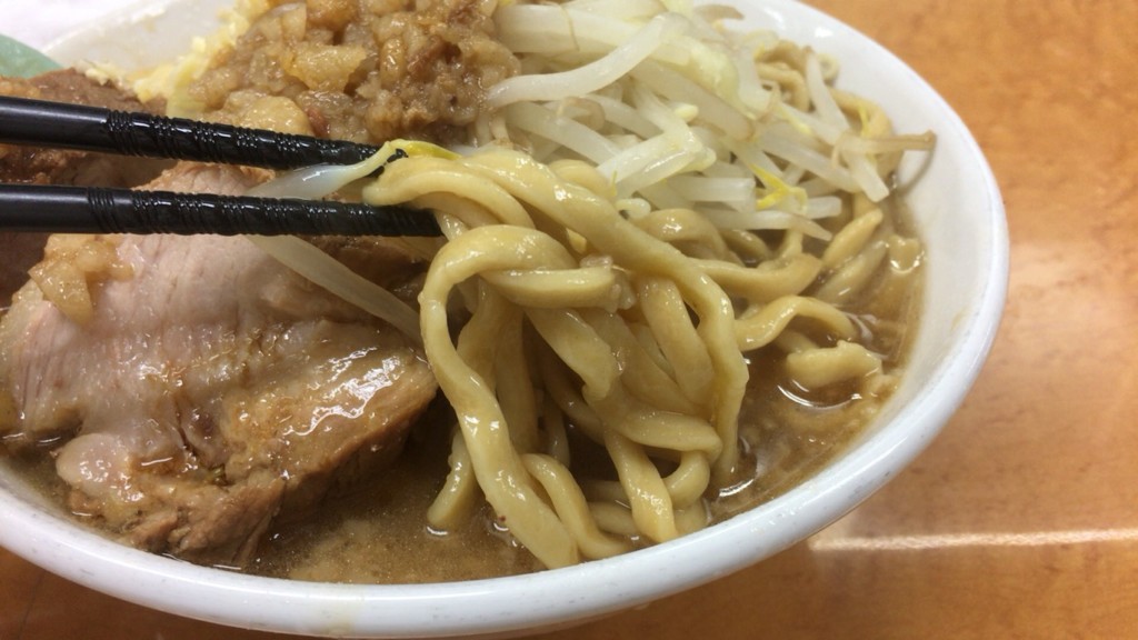 ラーメン荘 歴史を刻め 六甲道店で豚wラーメンを食す ジロリアンを尊敬します おっさん神戸グルメ