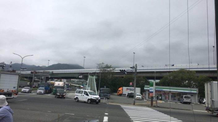 店の山側の景色