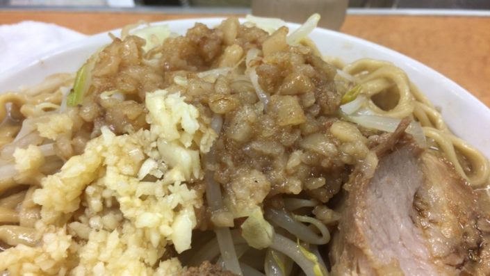 ラーメン荘 歴史を刻めの普通のラーメンの脂