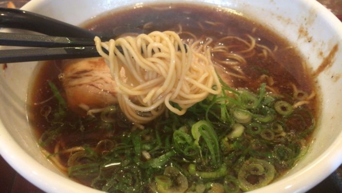 あっさり特選醤油ラーメンの麺