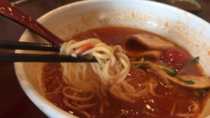 トマトラーメンの麺