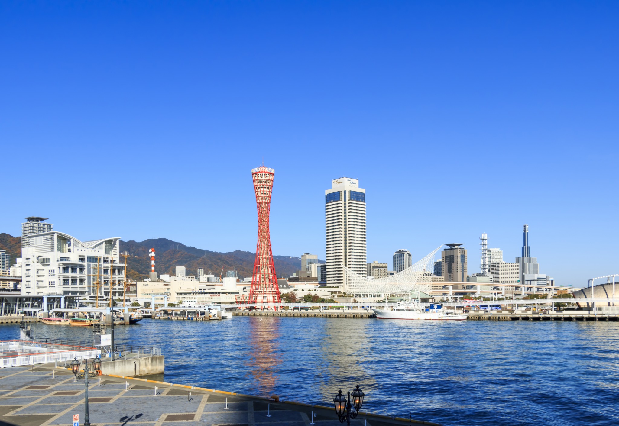 神戸メリケンパークの昼の風景