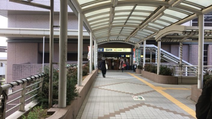 駅の歩道橋